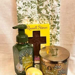 Bath & Body Works, Disney’s Tiana Gift Bundle.